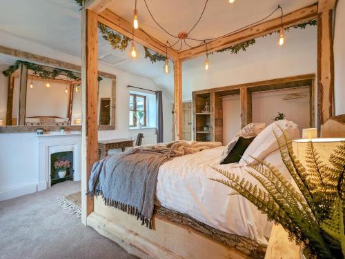Кровать или кровати в номере The Gilpin Farmhouse, Lake District Getaway