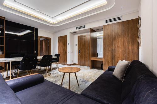 Posezení v ubytování Shamsan Airport Hotel