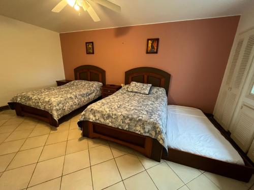 Кровать или кровати в номере Exclusivo departamento frente al mar en Same, Casa Blanca