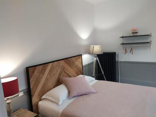 En eller flere senge i et værelse på Chambres d'hôtes et logement insolite - Les Canards de la Germaine