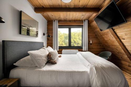 a bedroom with a bed with a teddy bear on it at Riverside Rose Cabin: Luxe*LogCabin*MtnView*Sleeps12*Secluded*Shenandoah in Rileyville