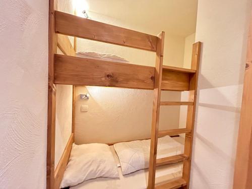 Двухъярусная кровать или двухъярусные кровати в номере Studio Les Gets, 1 pièce, 4 personnes - FR-1-623-227
