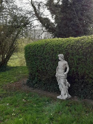 Taman di luar La Demeure d'Olympe