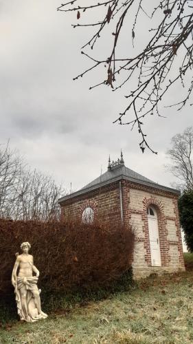 Taman di luar La Demeure d'Olympe
