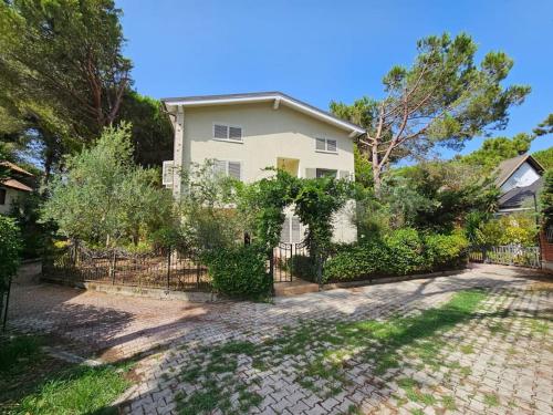 a house with a fence in front of it at Golem Beach Villa in Golem