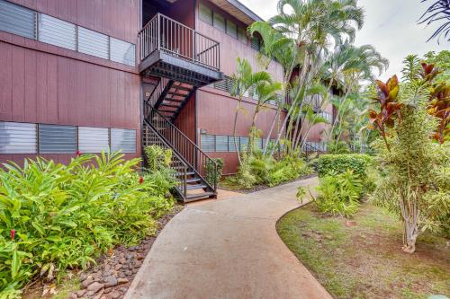 Κήπος έξω από το Kaunakakai Vacation Rental with Pool Access and AandC!