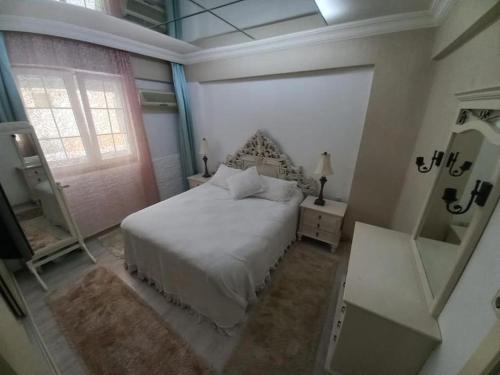 Postel nebo postele na pokoji v ubytování Işıklar Caddesinde 2+1