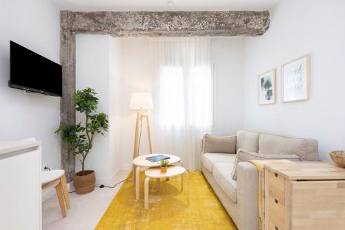 APARTAMENTOS PLAZA DEL CHARCO I