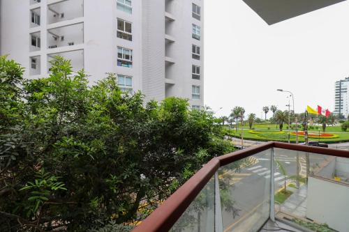 Un balcón o terraza de Industrial 2BR near Malecon in Miraflores
