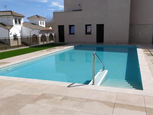 a swimming pool in the middle of a house at APARTAMENTO ROMAR CHIC in Albolote