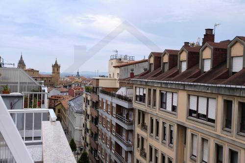 Ático Quintana I - con terraza, vistas a la ciudad, en el centro, con Wifi y garaje