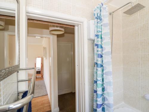 a bathroom with a shower and a mirror at Lynsted Lodge in Ashby de la Zouch