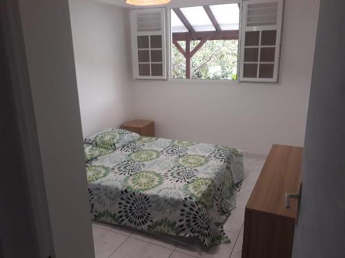 Una cama o camas en una habitación de Chez Nouny