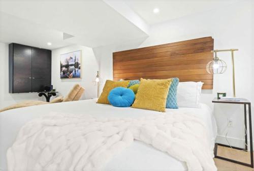 Spacious & fully equipped - Private studio apartment - lower level