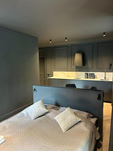 a bedroom with a large bed with white sheets and pillows at Apartments Vitenberg in Cēsis