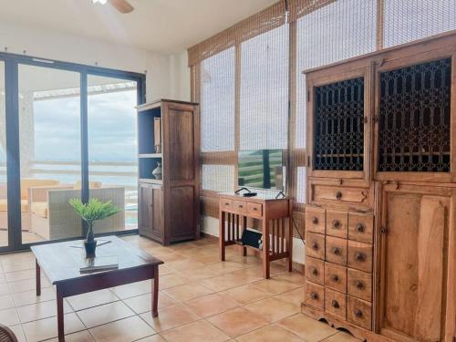 a room with a table and a desk and a deskablish at Live an adventure in Taboga 1 in Taboga