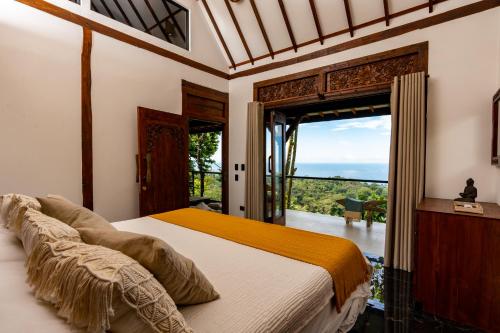Katil atau katil-katil dalam bilik di Bali Villa Jungle Paradise - Uvita