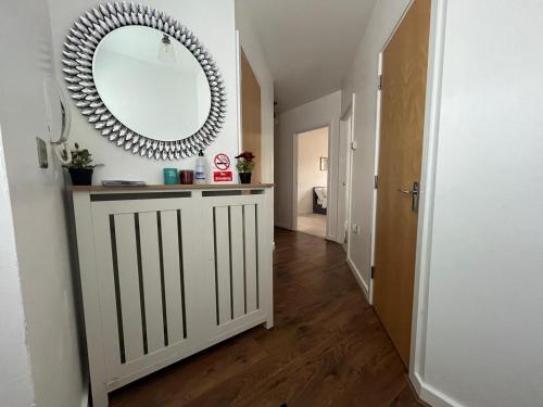 Una cocina o kitchenette en KENT, DARTFORD STATION APARTMENTs