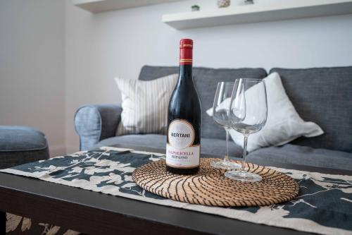 a bottle of wine and a wine glass on a table at Domus Montebello in Rome
