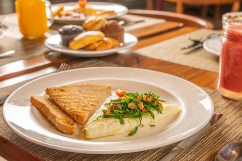 Makanan di atau berdekatan hotel