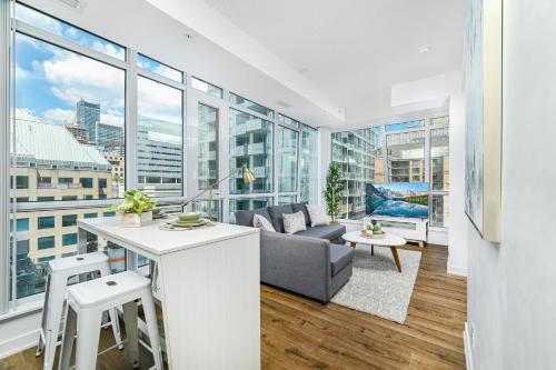 Stylish 2-Bedroom Condo + 1 Free Parking