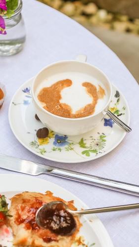 a cup of coffee on a table with a plate of food at Can Moio Turismo de Interior in Montuiri