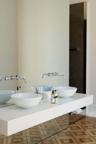 a bathroom with two white bowls on a counter at Palácio do Visconde - The Coffee Experience in Lisbon