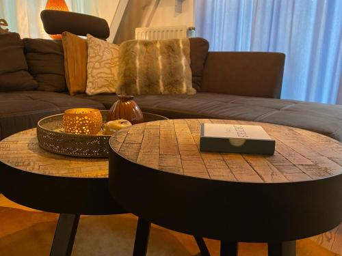 a living room with a coffee table and a couch at Chalet 139 Hakuna Matata in Durbuy