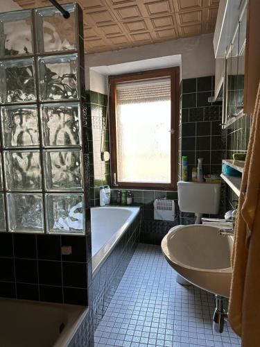 a bathroom with a tub and a sink and a bath tub at Ferienwohnung Vogtei7 in Senheim