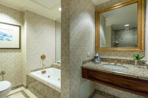Hotel Monteleone Image