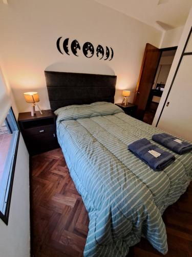 Giường trong phòng chung tại Departamento de Categoria Zona Centro