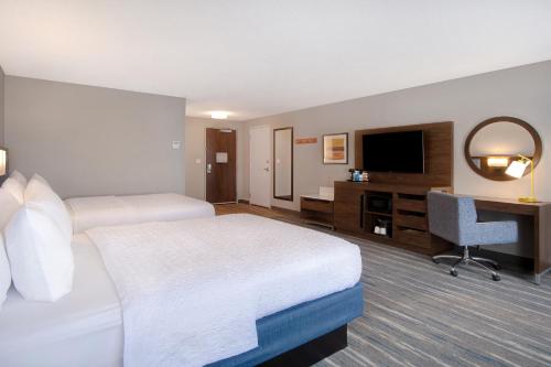 Letto o letti in una camera di Hampton Inn & Suites Dayton-Vandalia