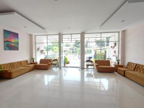 Un lugar para sentarse en The Aurora by Makati