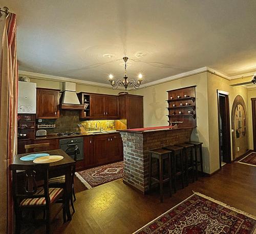 Majoituspaikan Antik Apartment keittiö tai keittotila