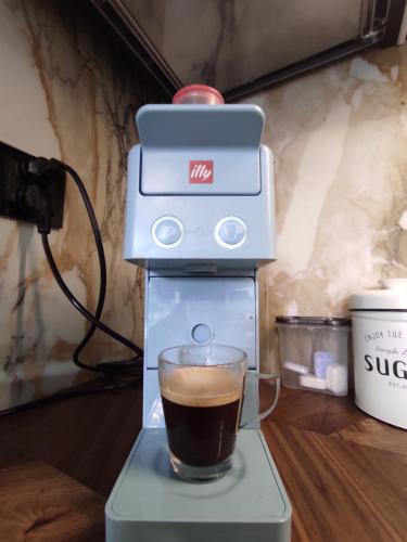 a coffee maker sitting on a table with a cup of coffee at Garden Apartment Self Check-in - Bezkluczowy Dostęp w 10 minut o każdej porze in Kraków