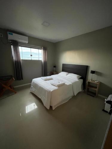 a bedroom with a white bed and a window at Apart JJ - Departamento céntrico - amueblado a estrenar in Paso de los Libres