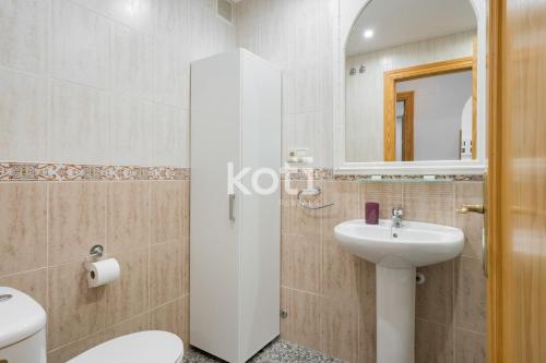 A bathroom at Koti Rentals - Gamycol 2