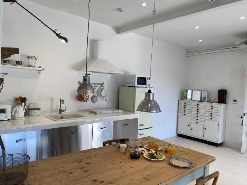 A kitchen or kitchenette at Maison de Clare