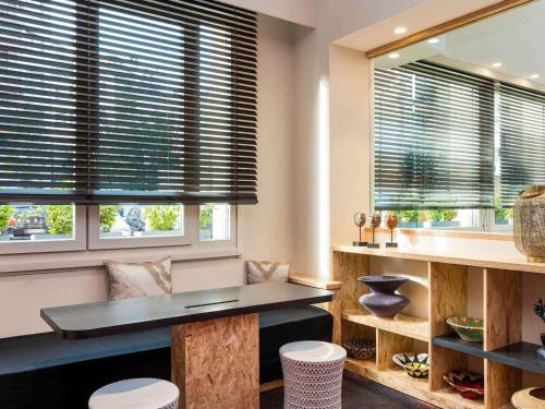 a home office with a table and two windows at ibis Styles Paris Boulogne Marcel Sembat in Boulogne-Billancourt