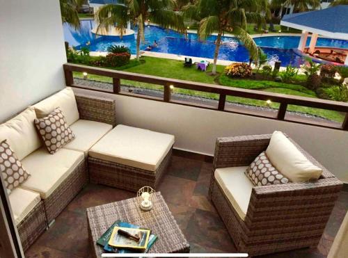 La alberca dentro o cerca de PENTHOUSE EN MONTERRICO