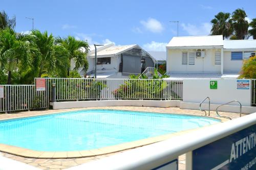 Piscina de la sau aproape de Galhy St'Dio - Saint-François Marina