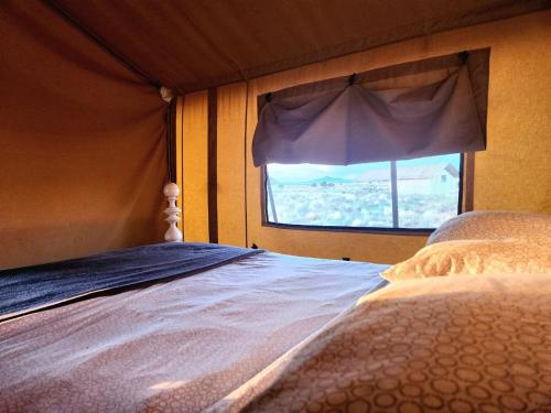 a bed in a room with a window at Double Eagle in Valle