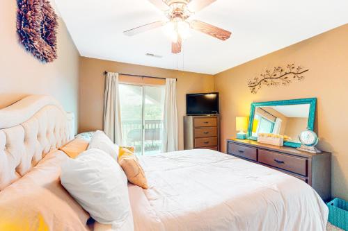 Ένα ή περισσότερα κρεβάτια σε δωμάτιο στο Woodpecker's Tree