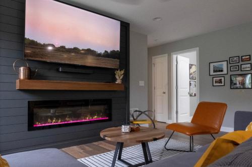 a living room with a fireplace and a flat screen tv at Bluegrass & Bourbon - a Peaceful Retreat & Hangout in Bardstown