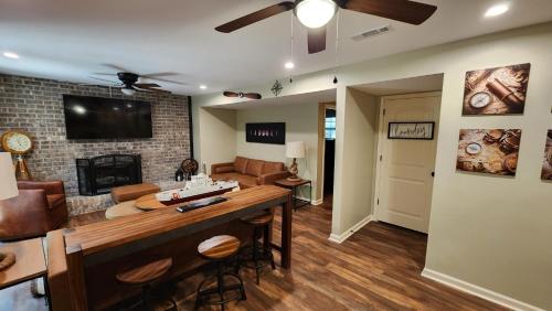 a living room with a bar and a fireplace at Wolf Creek Lodge in Atlanta