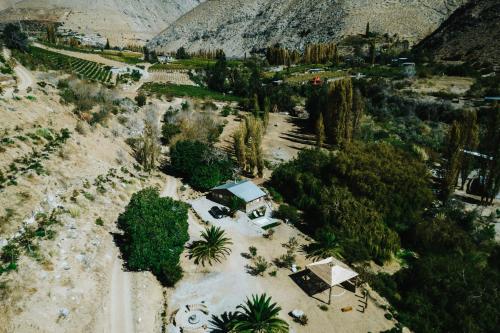 an aerial view of a resort in the desert at Piuquenes Lodge - Cabañas, Viñedos y estrellas en Horcón, Valle de Elqui in Horcon