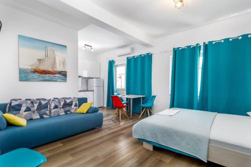 Posteľ alebo postele v izbe v ubytovaní Apartments and rooms by the sea Pakostane, Biograd - 18426