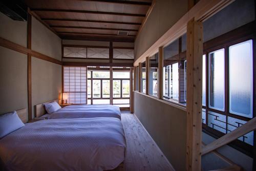 Кровать или кровати в номере HOTEL CULTIA DAZAIFU