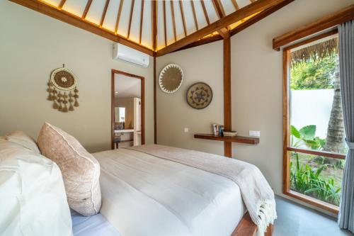 Postel nebo postele na pokoji v ubytování The Cove Gili Air