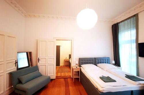 LANG Li by ROCKCHAIR Apartments l SUPERHOST Status l 2 Bedrooms Boxspringbeds in City Center - Cozy Family & Business Flair welcomes you! photo 3